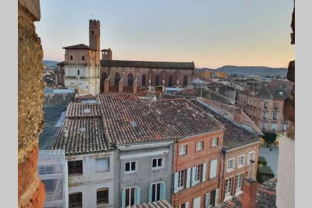 Appartement Exceptionnel 4 Etoiles Hyper Centre Albi 65 M2 Au 4Eme Etage Sans Ascenseur Avec Une Tour Du 12Eme Siecle Exterior foto