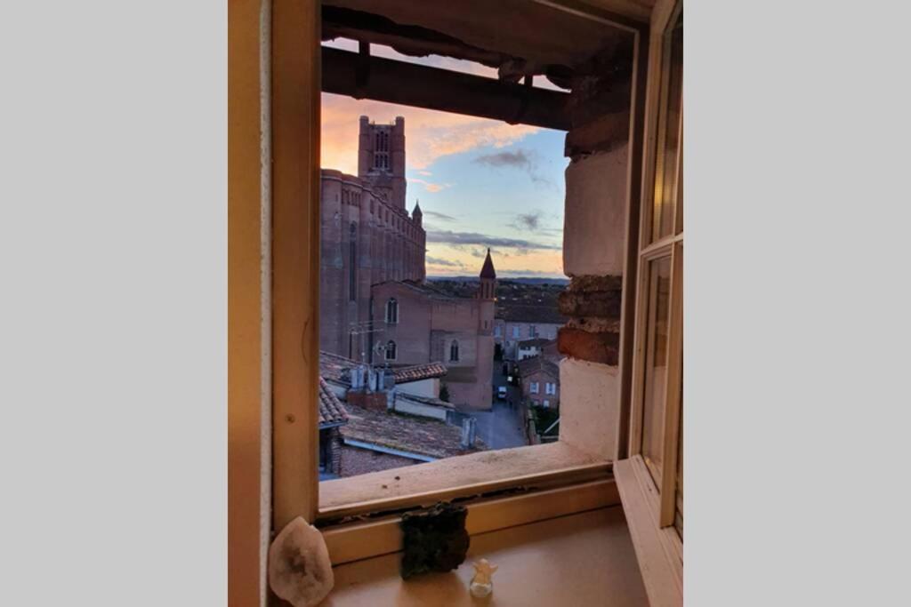 Appartement Exceptionnel 4 Etoiles Hyper Centre Albi 65 M2 Au 4Eme Etage Sans Ascenseur Avec Une Tour Du 12Eme Siecle Exterior foto