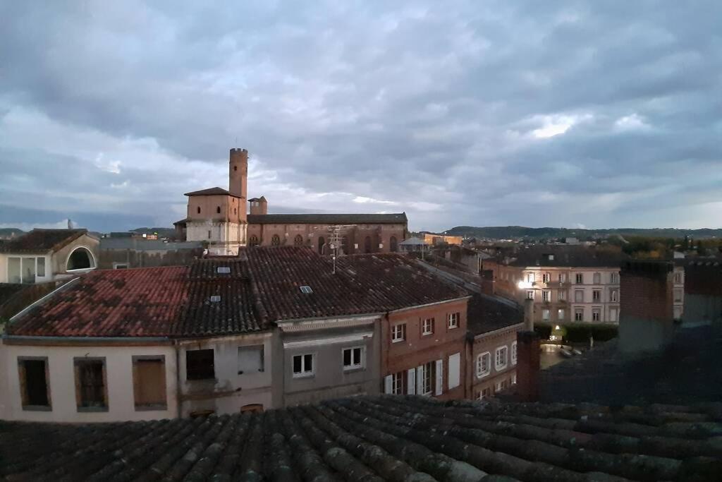 Appartement Exceptionnel 4 Etoiles Hyper Centre Albi 65 M2 Au 4Eme Etage Sans Ascenseur Avec Une Tour Du 12Eme Siecle Exterior foto